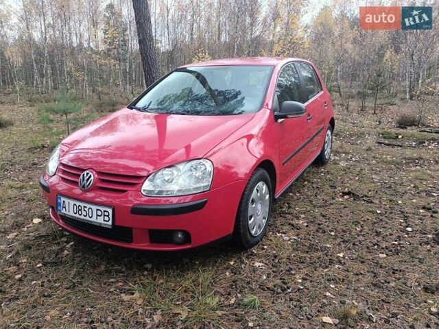 Красный Фольксваген Гольф, объемом двигателя 1.6 л и пробегом 250 тыс. км за 6700 $, фото 1 на Automoto.ua