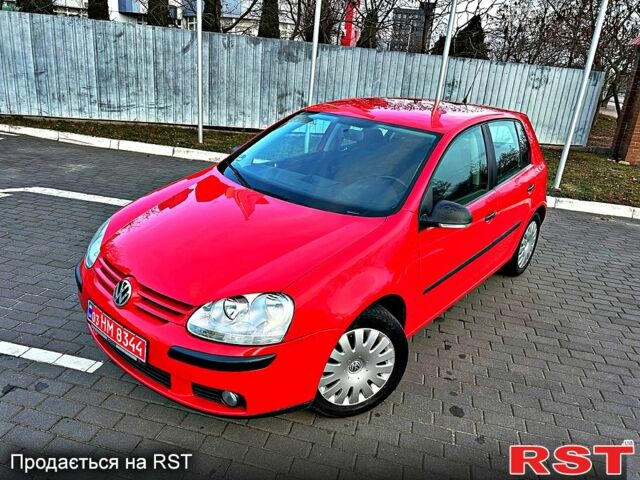 Красный Фольксваген Гольф, объемом двигателя 1.6 л и пробегом 221 тыс. км за 5999 $, фото 1 на Automoto.ua
