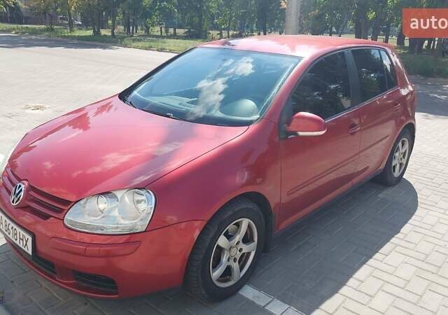 Красный Фольксваген Гольф, объемом двигателя 2 л и пробегом 316 тыс. км за 5000 $, фото 1 на Automoto.ua