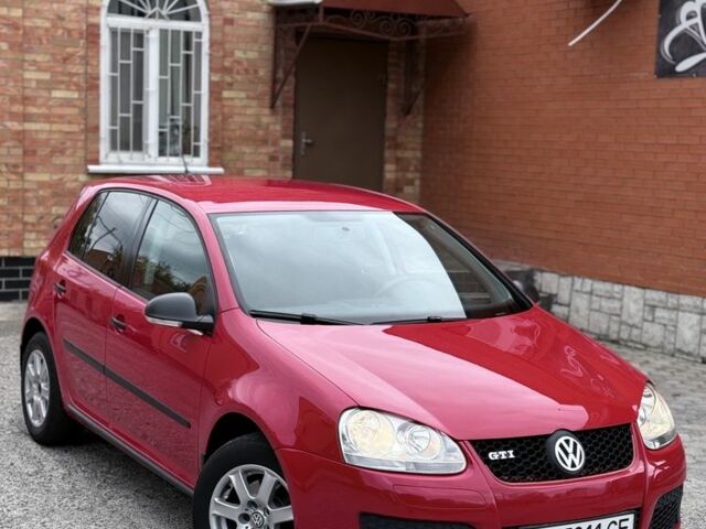 Красный Фольксваген Гольф, объемом двигателя 1.6 л и пробегом 284 тыс. км за 6300 $, фото 1 на Automoto.ua