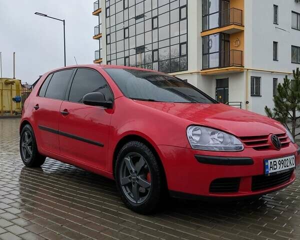 Червоний Фольксваген Гольф, об'ємом двигуна 1.39 л та пробігом 212 тис. км за 5500 $, фото 1 на Automoto.ua