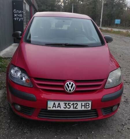Красный Фольксваген Гольф, объемом двигателя 1.6 л и пробегом 390 тыс. км за 4600 $, фото 1 на Automoto.ua