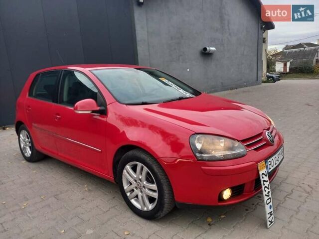 Красный Фольксваген Гольф, объемом двигателя 1.39 л и пробегом 205 тыс. км за 5399 $, фото 1 на Automoto.ua