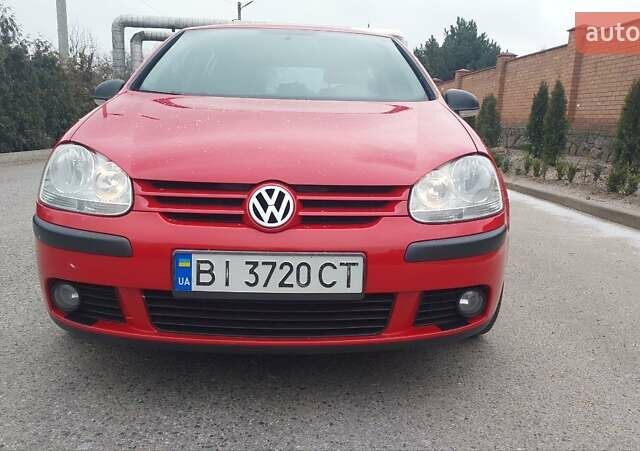 Красный Фольксваген Гольф, объемом двигателя 1.6 л и пробегом 157 тыс. км за 7500 $, фото 1 на Automoto.ua