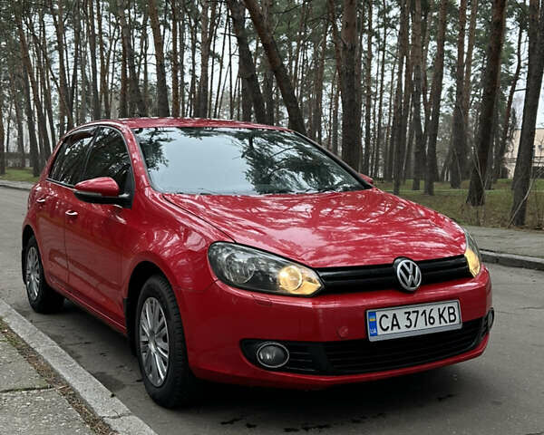 Красный Фольксваген Гольф, объемом двигателя 1.6 л и пробегом 288 тыс. км за 8000 $, фото 1 на Automoto.ua