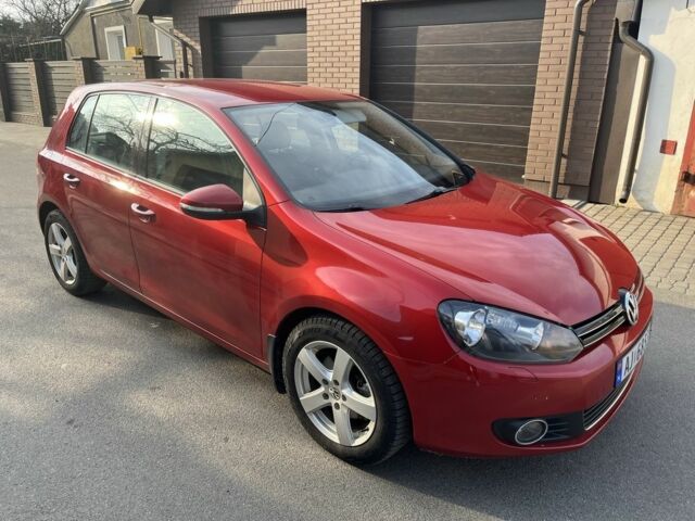 Красный Фольксваген Гольф, объемом двигателя 1.4 л и пробегом 257 тыс. км за 8500 $, фото 1 на Automoto.ua