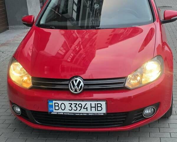 Красный Фольксваген Гольф, объемом двигателя 1.39 л и пробегом 247 тыс. км за 7200 $, фото 1 на Automoto.ua