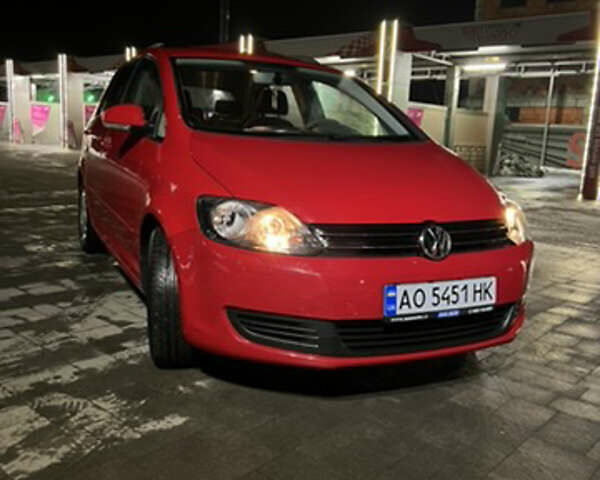 Красный Фольксваген Гольф, объемом двигателя 1.6 л и пробегом 163 тыс. км за 6800 $, фото 1 на Automoto.ua