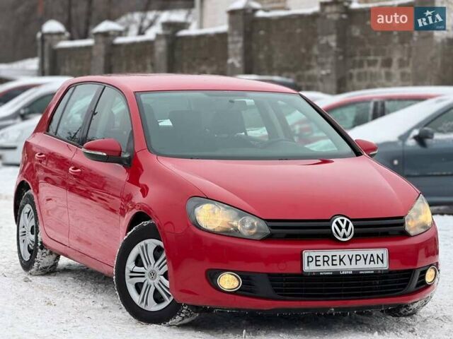 Красный Фольксваген Гольф, объемом двигателя 1.2 л и пробегом 205 тыс. км за 5550 $, фото 1 на Automoto.ua