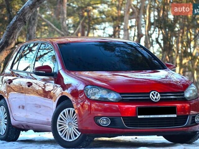 Красный Фольксваген Гольф, объемом двигателя 1.4 л и пробегом 150 тыс. км за 6800 $, фото 1 на Automoto.ua