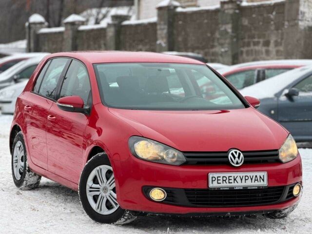 Красный Фольксваген Гольф, объемом двигателя 1.2 л и пробегом 205 тыс. км за 5550 $, фото 1 на Automoto.ua