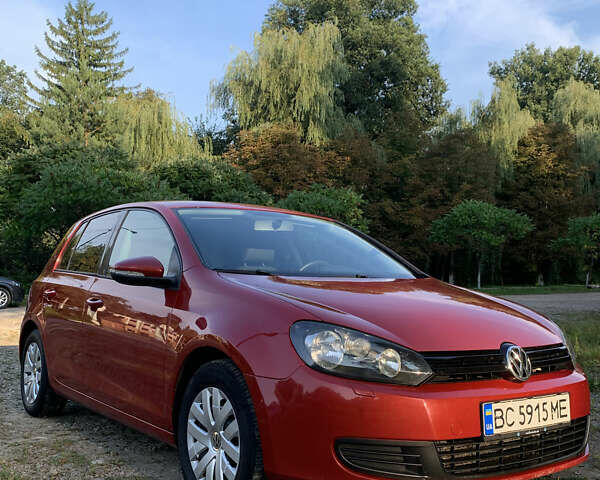 Красный Фольксваген Гольф, объемом двигателя 1.2 л и пробегом 202 тыс. км за 6300 $, фото 1 на Automoto.ua