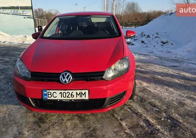 Красный Фольксваген Гольф, объемом двигателя 1.2 л и пробегом 157 тыс. км за 5700 $, фото 1 на Automoto.ua