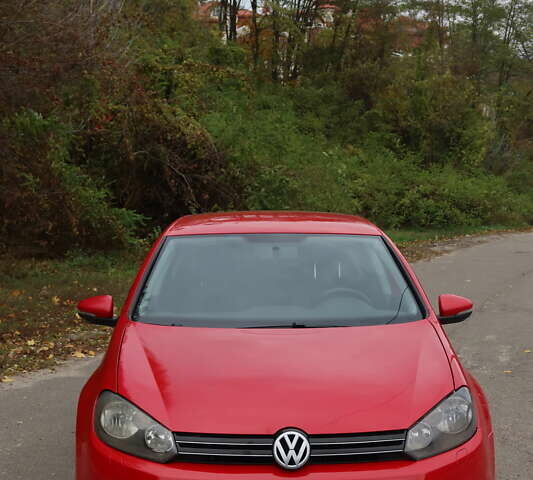 Красный Фольксваген Гольф, объемом двигателя 1.6 л и пробегом 290 тыс. км за 7700 $, фото 1 на Automoto.ua