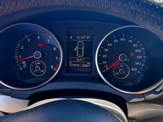 Красный Фольксваген Гольф, объемом двигателя 2.5 л и пробегом 127 тыс. км за 8400 $, фото 1 на Automoto.ua