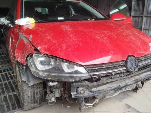 Красный Фольксваген Гольф, объемом двигателя 1.6 л и пробегом 270 тыс. км за 3700 $, фото 1 на Automoto.ua