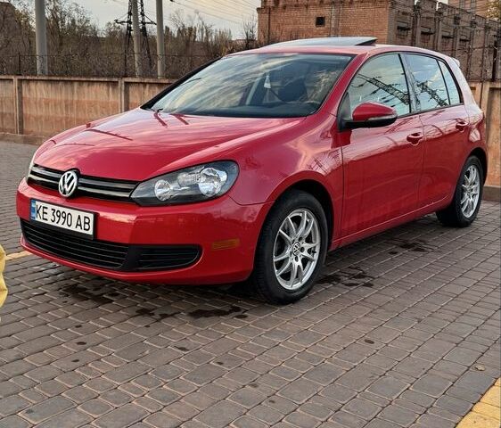 Красный Фольксваген Гольф, объемом двигателя 2.5 л и пробегом 194 тыс. км за 11464 $, фото 1 на Automoto.ua