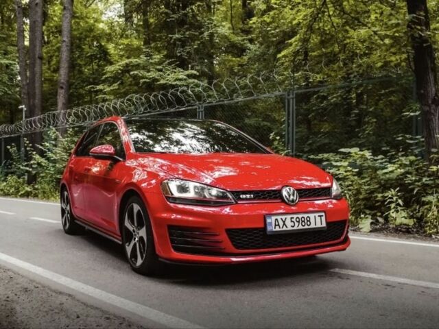 Красный Фольксваген Гольф, объемом двигателя 2 л и пробегом 3 тыс. км за 13000 $, фото 1 на Automoto.ua