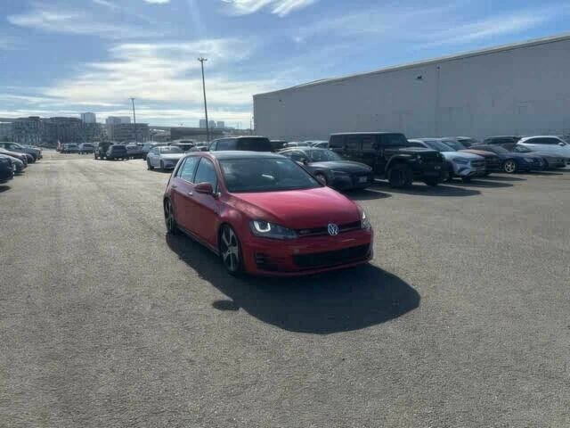 Красный Фольксваген Гольф, объемом двигателя 2 л и пробегом 71 тыс. км за 2900 $, фото 1 на Automoto.ua