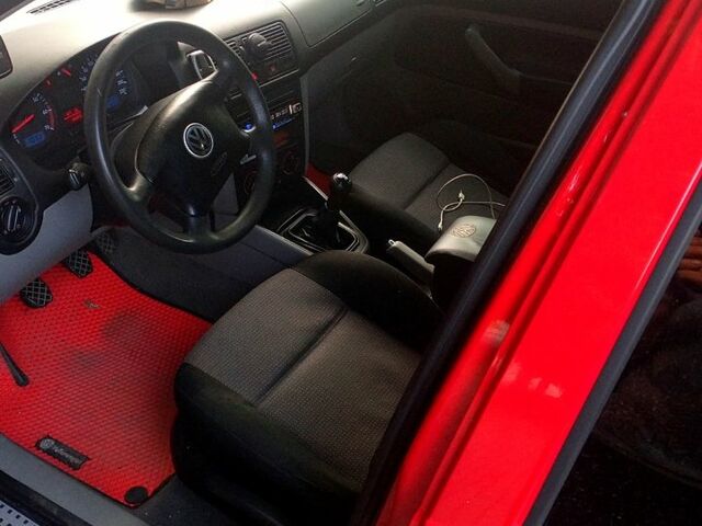 Красный Фольксваген Гольф, объемом двигателя 1.4 л и пробегом 205 тыс. км за 3700 $, фото 1 на Automoto.ua