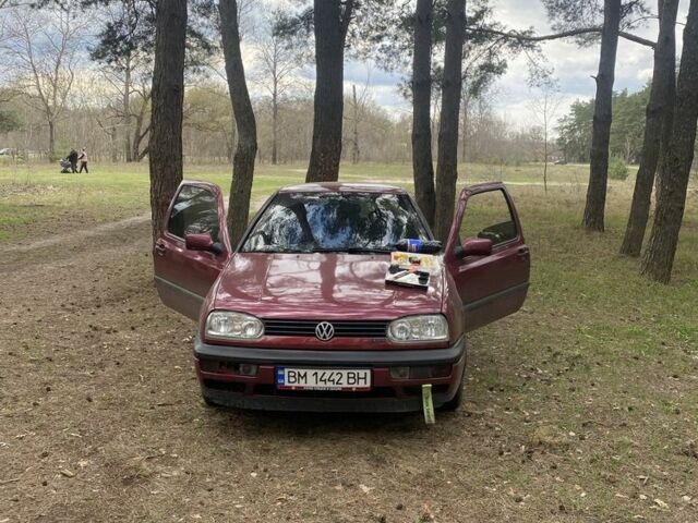 Красный Фольксваген Гольф, объемом двигателя 1.8 л и пробегом 250 тыс. км за 2000 $, фото 1 на Automoto.ua