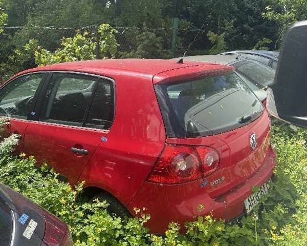 Красный Фольксваген Гольф, объемом двигателя 1.6 л и пробегом 200 тыс. км за 144769 $, фото 1 на Automoto.ua