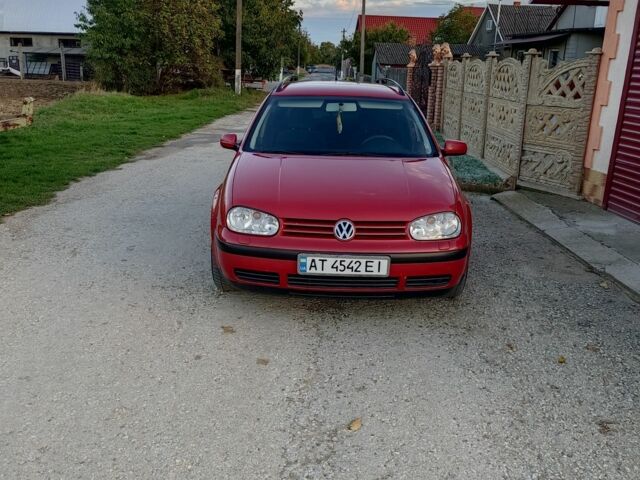 Красный Фольксваген Гольф, объемом двигателя 1.6 л и пробегом 281 тыс. км за 3999 $, фото 1 на Automoto.ua
