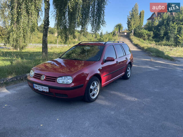 Красный Фольксваген Гольф, объемом двигателя 1.6 л и пробегом 287 тыс. км за 5000 $, фото 1 на Automoto.ua