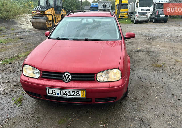 Красный Фольксваген Гольф, объемом двигателя 1.6 л и пробегом 212 тыс. км за 5200 $, фото 1 на Automoto.ua
