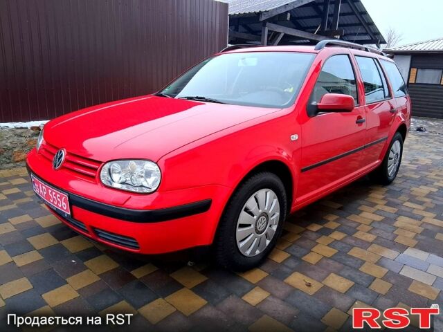 Красный Фольксваген Гольф, объемом двигателя 1.6 л и пробегом 192 тыс. км за 4995 $, фото 1 на Automoto.ua