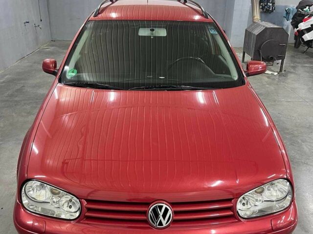 Красный Фольксваген Гольф, объемом двигателя 1.6 л и пробегом 223 тыс. км за 4450 $, фото 1 на Automoto.ua