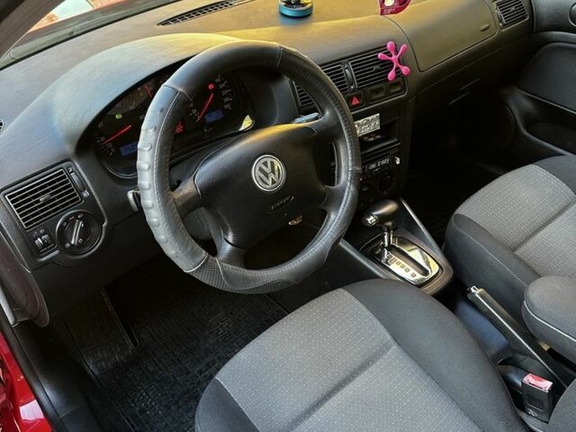 Красный Фольксваген Гольф, объемом двигателя 1.6 л и пробегом 187 тыс. км за 5300 $, фото 1 на Automoto.ua