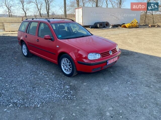 Красный Фольксваген Гольф, объемом двигателя 1.6 л и пробегом 205 тыс. км за 4100 $, фото 1 на Automoto.ua