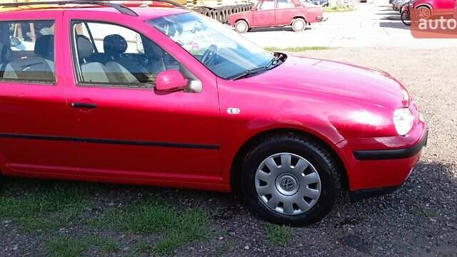 Червоний Фольксваген Гольф, об'ємом двигуна 1.6 л та пробігом 250 тис. км за 5700 $, фото 1 на Automoto.ua
