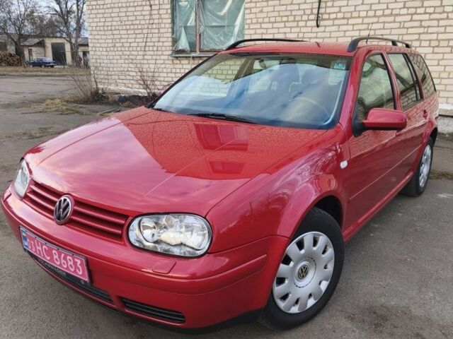 Красный Фольксваген Гольф, объемом двигателя 1.6 л и пробегом 230 тыс. км за 4300 $, фото 1 на Automoto.ua