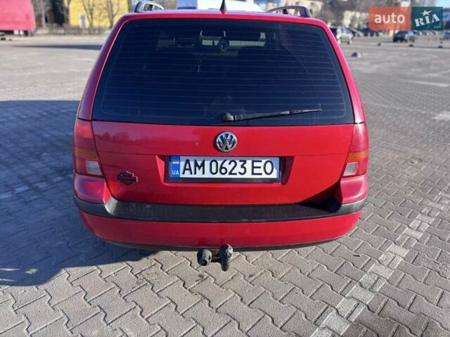 Красный Фольксваген Гольф, объемом двигателя 1.6 л и пробегом 320 тыс. км за 3800 $, фото 1 на Automoto.ua