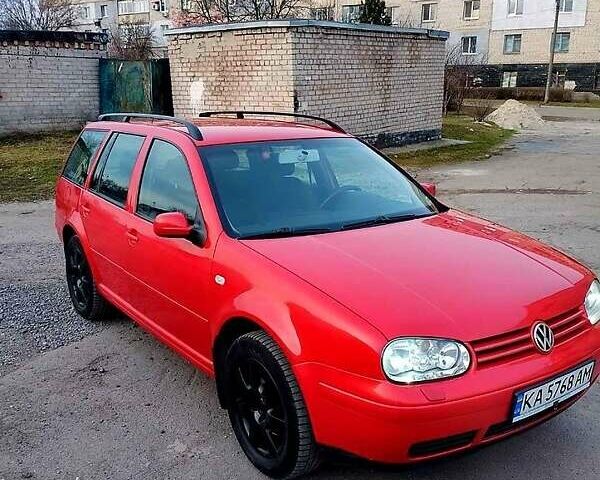 Красный Фольксваген Гольф, объемом двигателя 1.6 л и пробегом 250 тыс. км за 4500 $, фото 1 на Automoto.ua