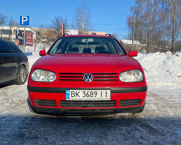 Красный Фольксваген Гольф, объемом двигателя 1.6 л и пробегом 260 тыс. км за 4300 $, фото 1 на Automoto.ua