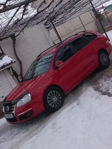 Красный Фольксваген Гольф, объемом двигателя 1.9 л и пробегом 305 тыс. км за 5999 $, фото 1 на Automoto.ua