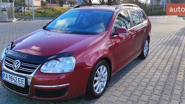 Красный Фольксваген Гольф, объемом двигателя 1.4 л и пробегом 330 тыс. км за 4700 $, фото 1 на Automoto.ua