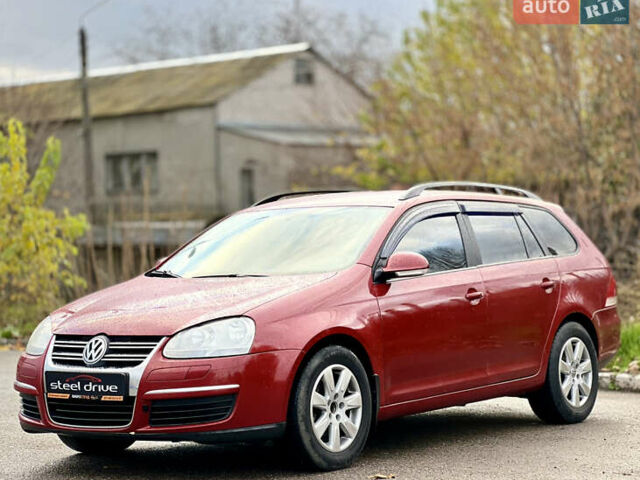 Красный Фольксваген Гольф, объемом двигателя 1.9 л и пробегом 295 тыс. км за 5699 $, фото 1 на Automoto.ua