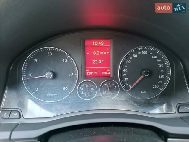 Красный Фольксваген Гольф, объемом двигателя 1.9 л и пробегом 328 тыс. км за 7200 $, фото 1 на Automoto.ua