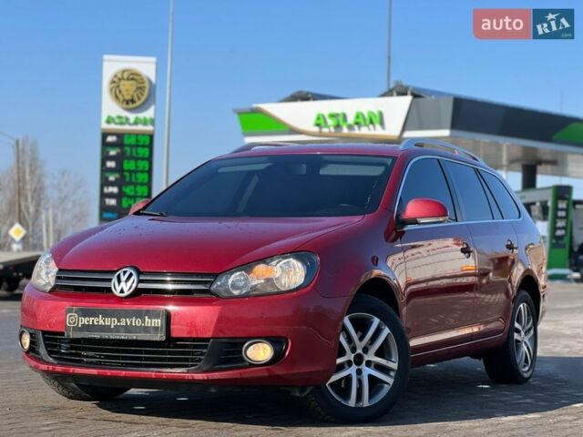 Красный Фольксваген Гольф, объемом двигателя 1.6 л и пробегом 240 тыс. км за 7777 $, фото 1 на Automoto.ua