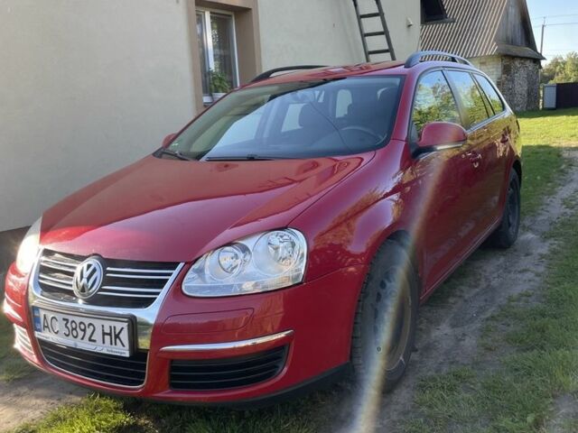 Красный Фольксваген Гольф, объемом двигателя 1.4 л и пробегом 225 тыс. км за 5100 $, фото 1 на Automoto.ua