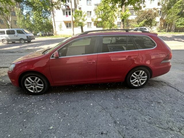 Красный Фольксваген Гольф, объемом двигателя 2 л и пробегом 99 тыс. км за 11800 $, фото 1 на Automoto.ua