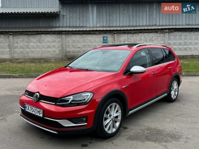 Красный Фольксваген Гольф, объемом двигателя 1.8 л и пробегом 141 тыс. км за 11350 $, фото 1 на Automoto.ua