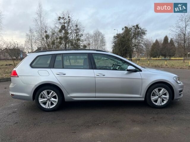 Красный Фольксваген Гольф, объемом двигателя 1.6 л и пробегом 239 тыс. км за 11200 $, фото 1 на Automoto.ua