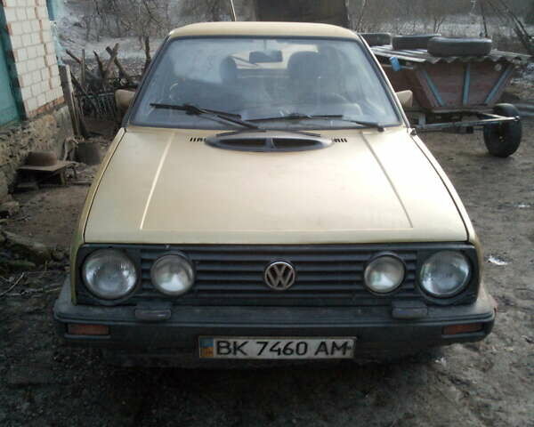 Желтый Фольксваген Гольф, объемом двигателя 1.8 л и пробегом 267 тыс. км за 1500 $, фото 1 на Automoto.ua