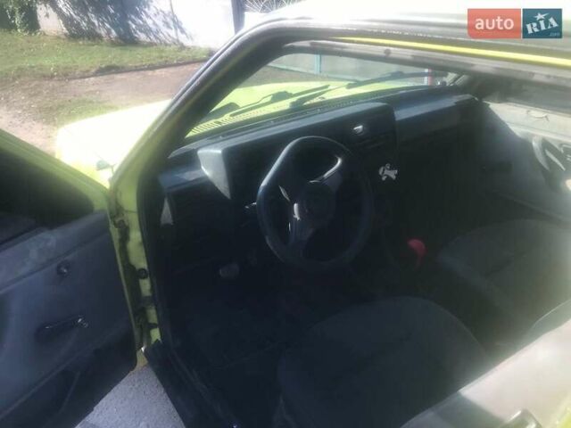 Жовтий Фольксваген Гольф, об'ємом двигуна 1.9 л та пробігом 300 тис. км за 2000 $, фото 1 на Automoto.ua