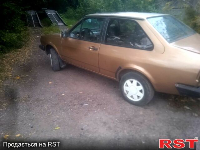 Желтый Фольксваген Гольф, объемом двигателя 1.3 л и пробегом 1000 тыс. км за 1000 $, фото 1 на Automoto.ua